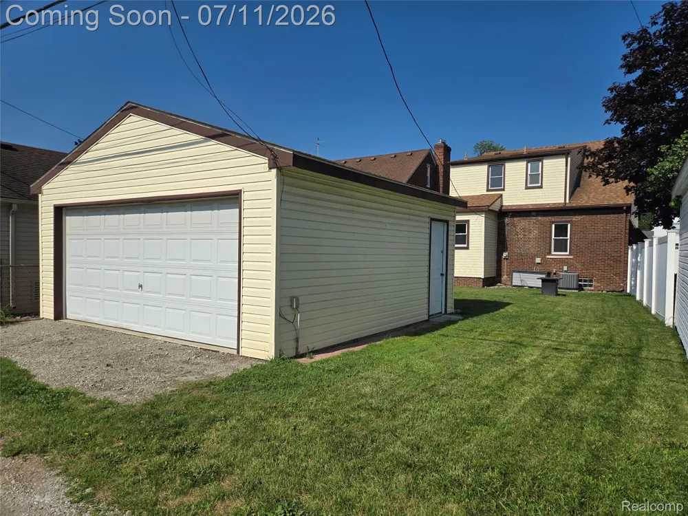 2239 22nd Street Wyandotte City, MI 48192