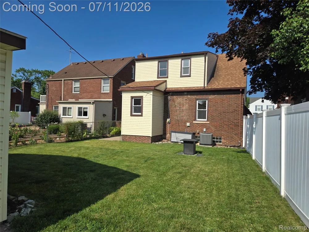 2239 22nd Street Wyandotte City, MI 48192