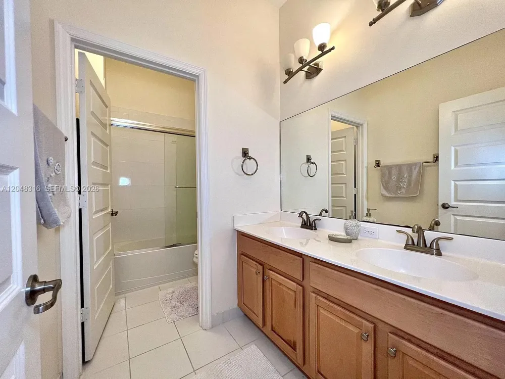 965 NE 193rd Ter Miami, FL 33179