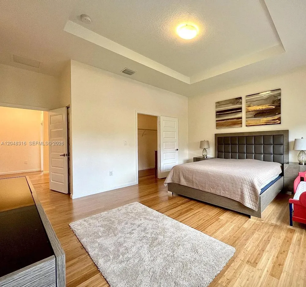 965 NE 193rd Ter Miami, FL 33179