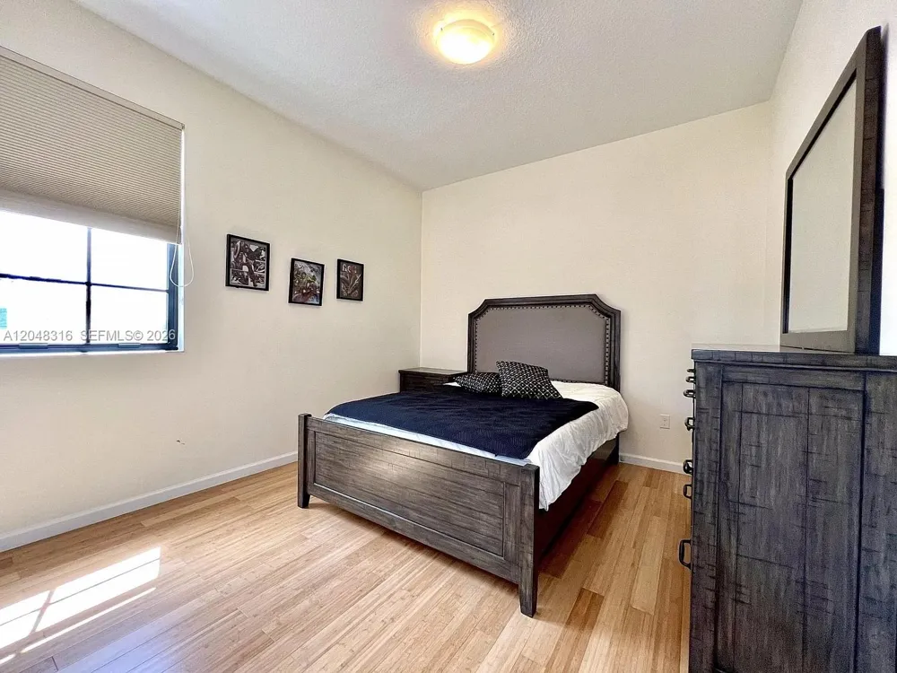 965 NE 193rd Ter Miami, FL 33179