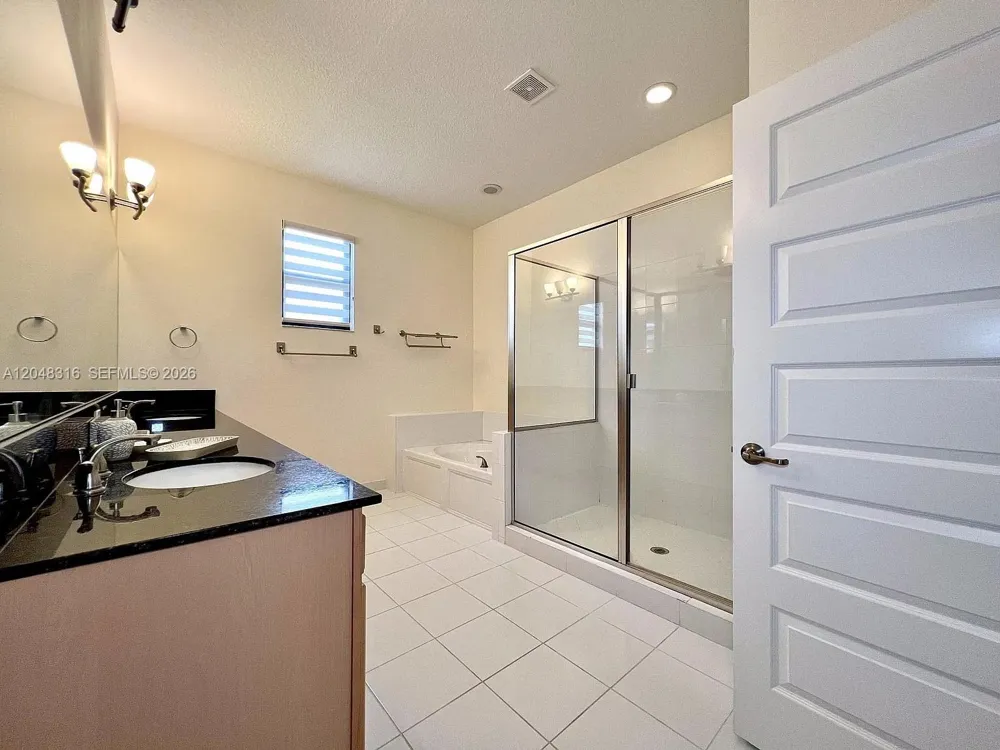 965 NE 193rd Ter Miami, FL 33179