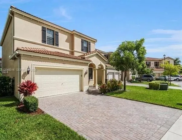 965 NE 193rd Ter Miami, FL 33179
