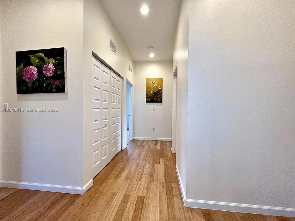 965 NE 193rd Ter Miami, FL 33179