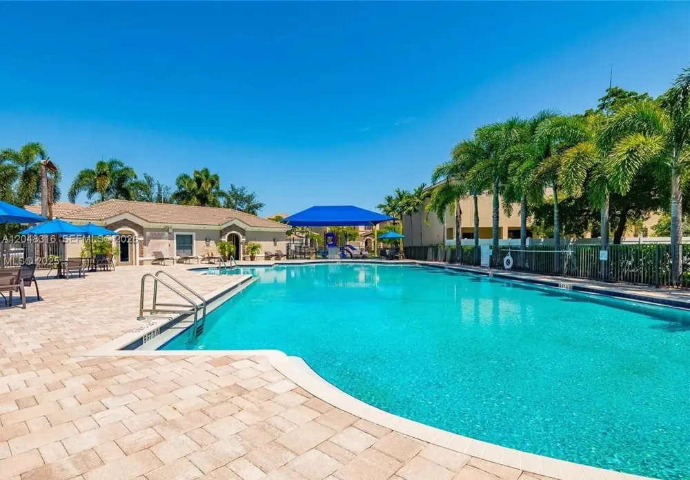 965 NE 193rd Ter Miami, FL 33179