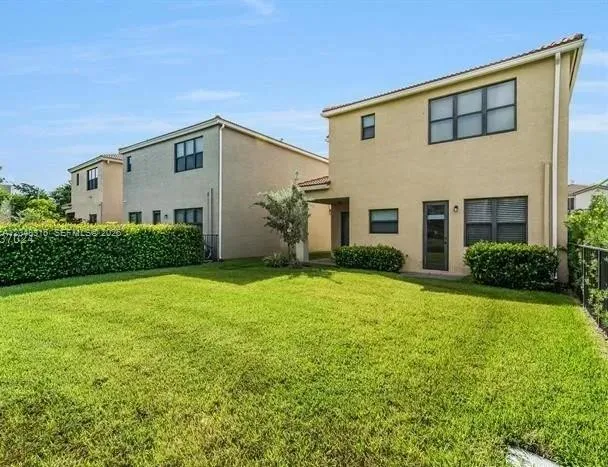 965 NE 193rd Ter Miami, FL 33179