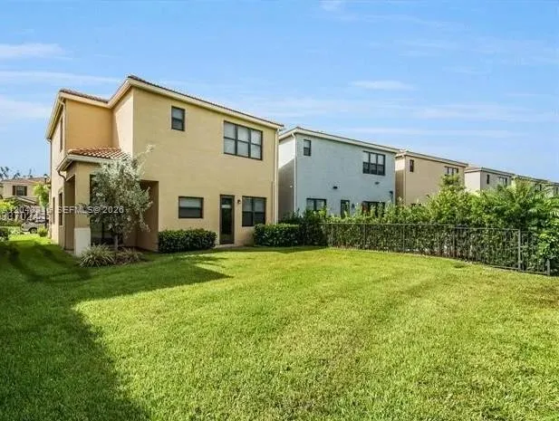965 NE 193rd Ter Miami, FL 33179