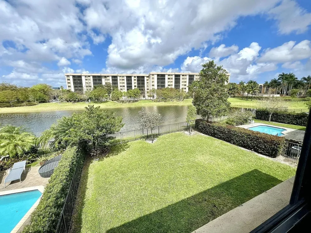 965 NE 193rd Ter Miami, FL 33179