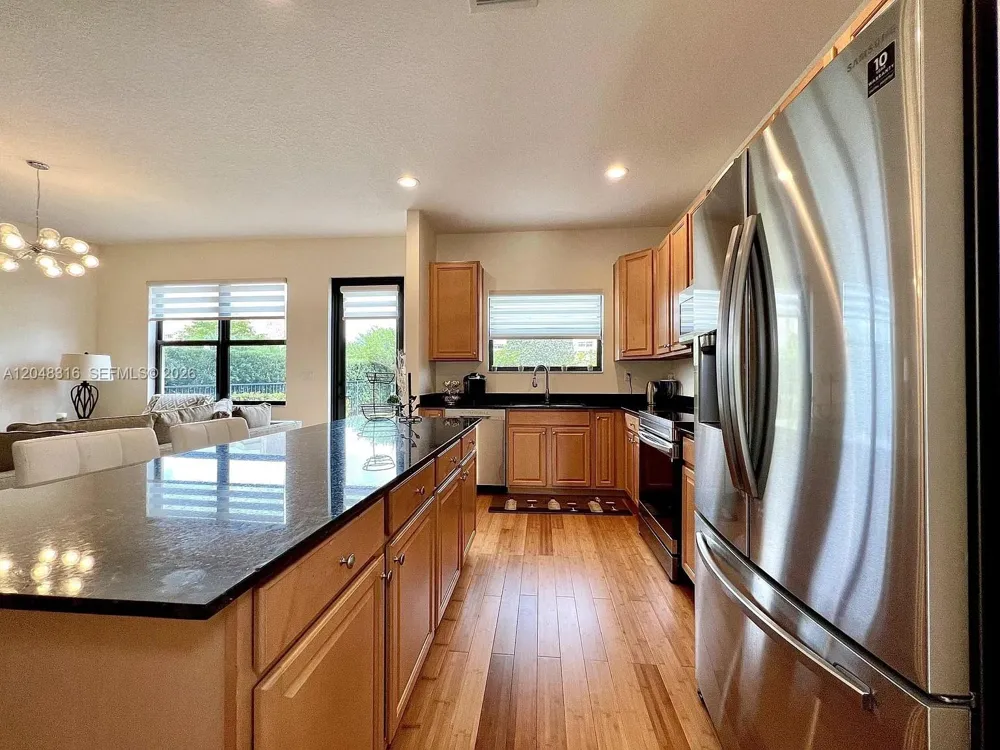 965 NE 193rd Ter Miami, FL 33179