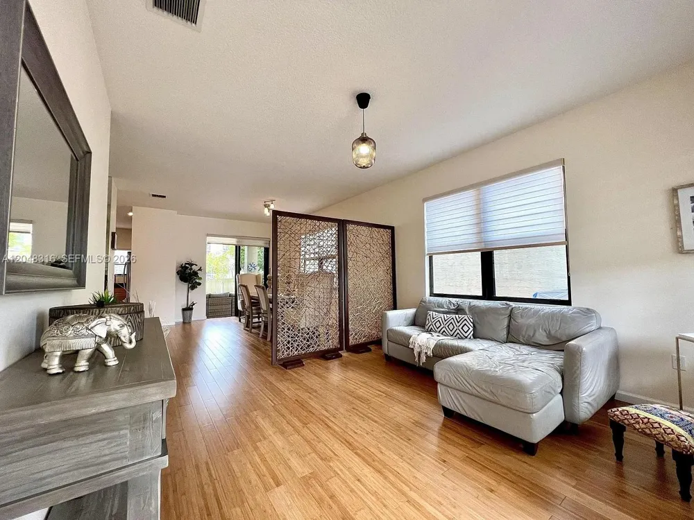 965 NE 193rd Ter Miami, FL 33179