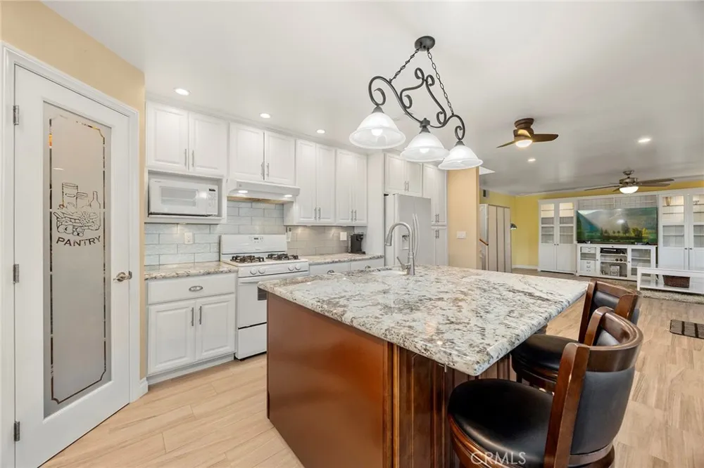 945 Glencliff La Habra, CA 90631