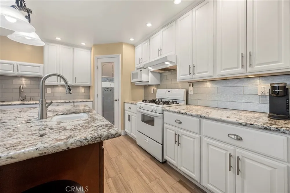 945 Glencliff La Habra, CA 90631
