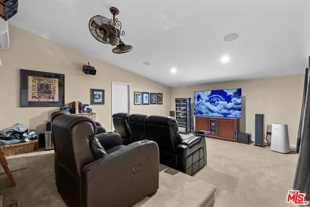 4479 Azalia Drive Tarzana, CA 91356