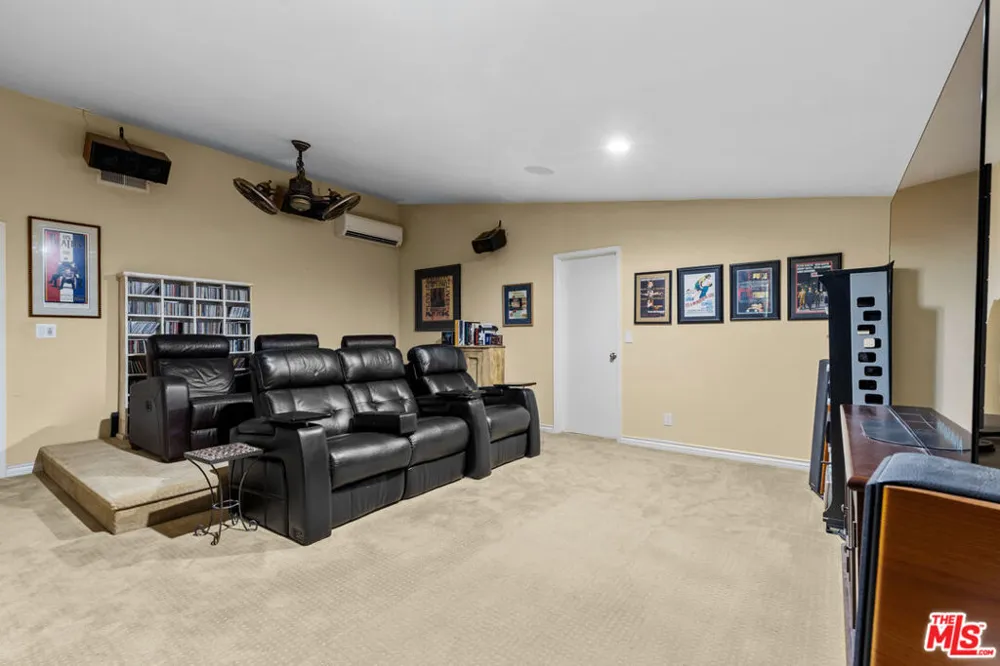 4479 Azalia Drive Tarzana, CA 91356
