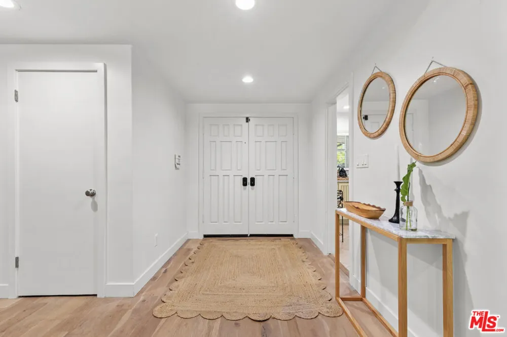 4479 Azalia Drive Tarzana, CA 91356