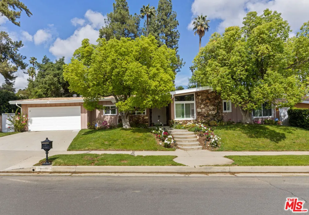 4479 Azalia Drive Tarzana, CA 91356