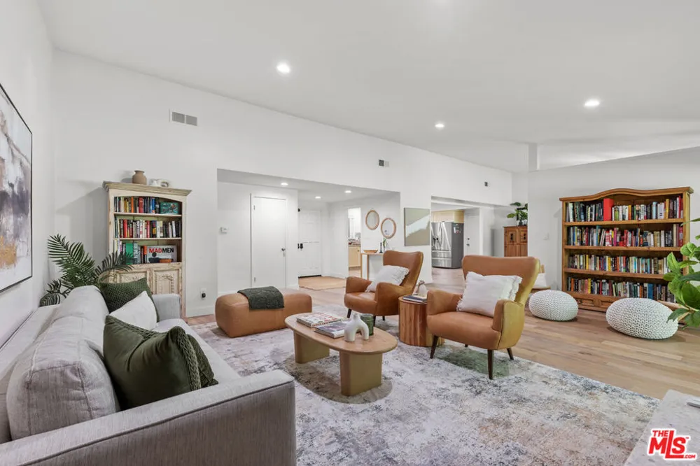 4479 Azalia Drive Tarzana, CA 91356