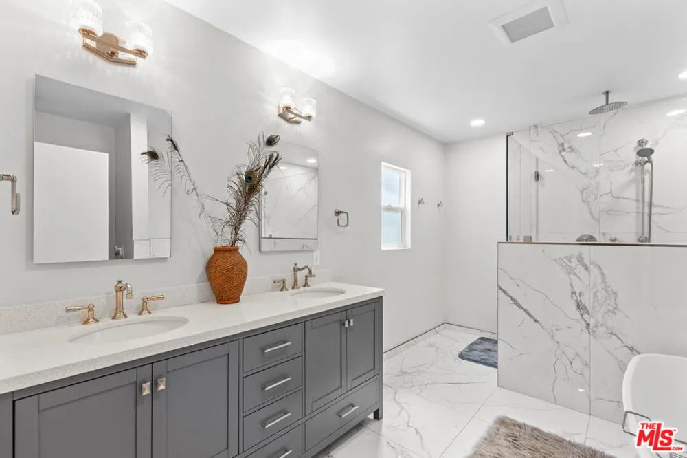4479 Azalia Drive Tarzana, CA 91356