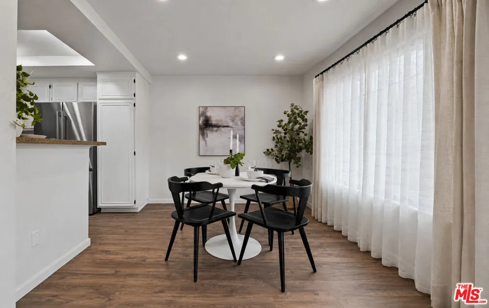 21811 Saticoy Street #23 Los Angeles, CA 91304