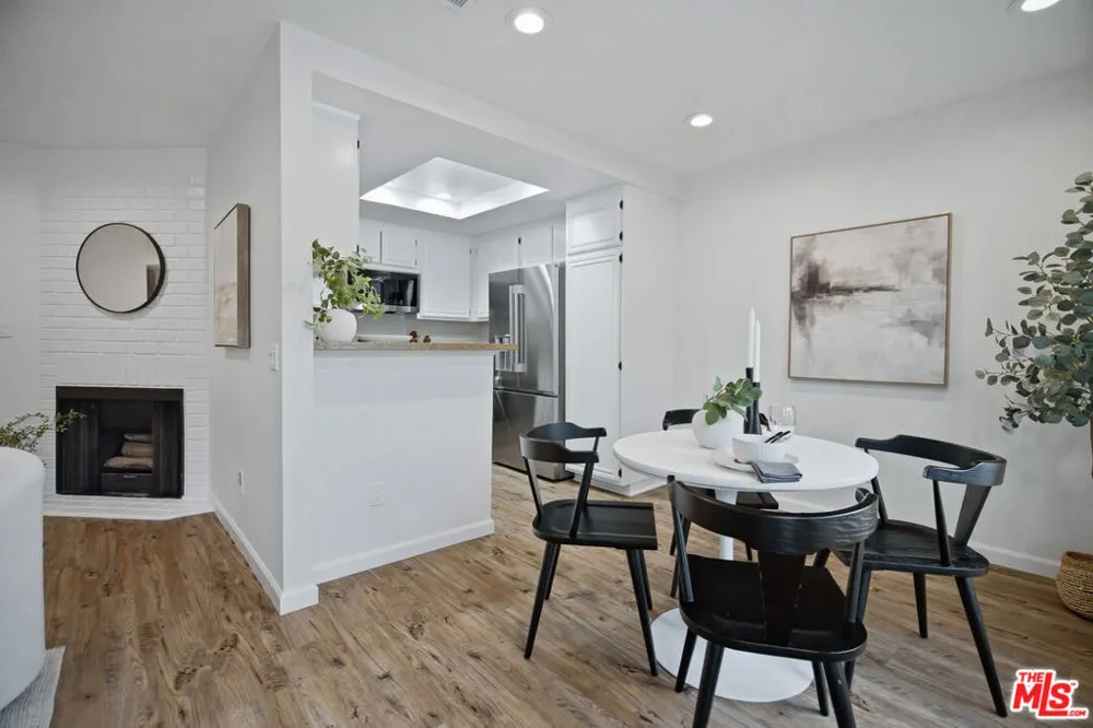 21811 Saticoy Street #23 Los Angeles, CA 91304