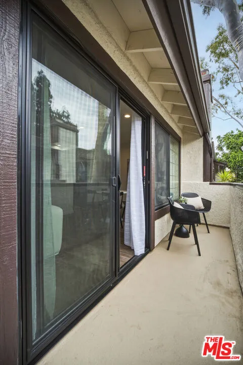 21811 Saticoy Street #23 Los Angeles, CA 91304