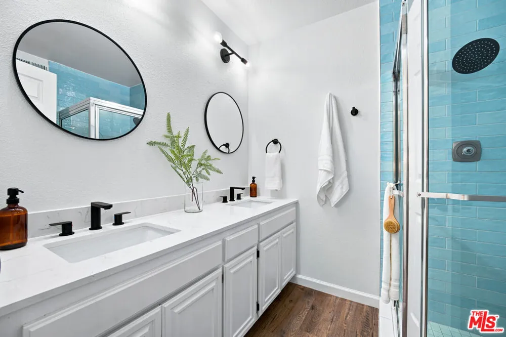21811 Saticoy Street #23 Los Angeles, CA 91304