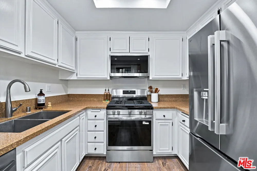 21811 Saticoy Street #23 Los Angeles, CA 91304