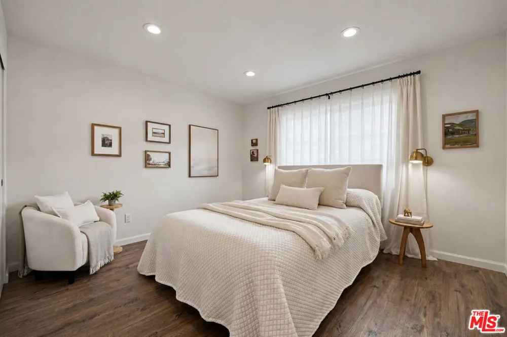 21811 Saticoy Street #23 Los Angeles, CA 91304