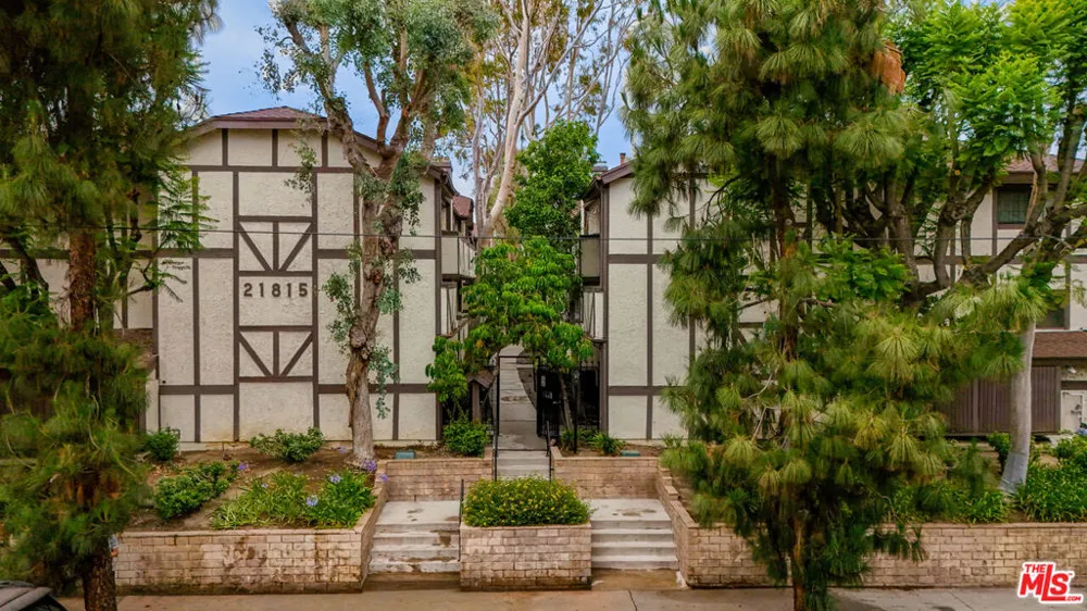 21811 Saticoy Street #23 Los Angeles, CA 91304