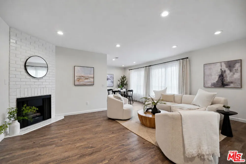 21811 Saticoy Street #23 Los Angeles, CA 91304