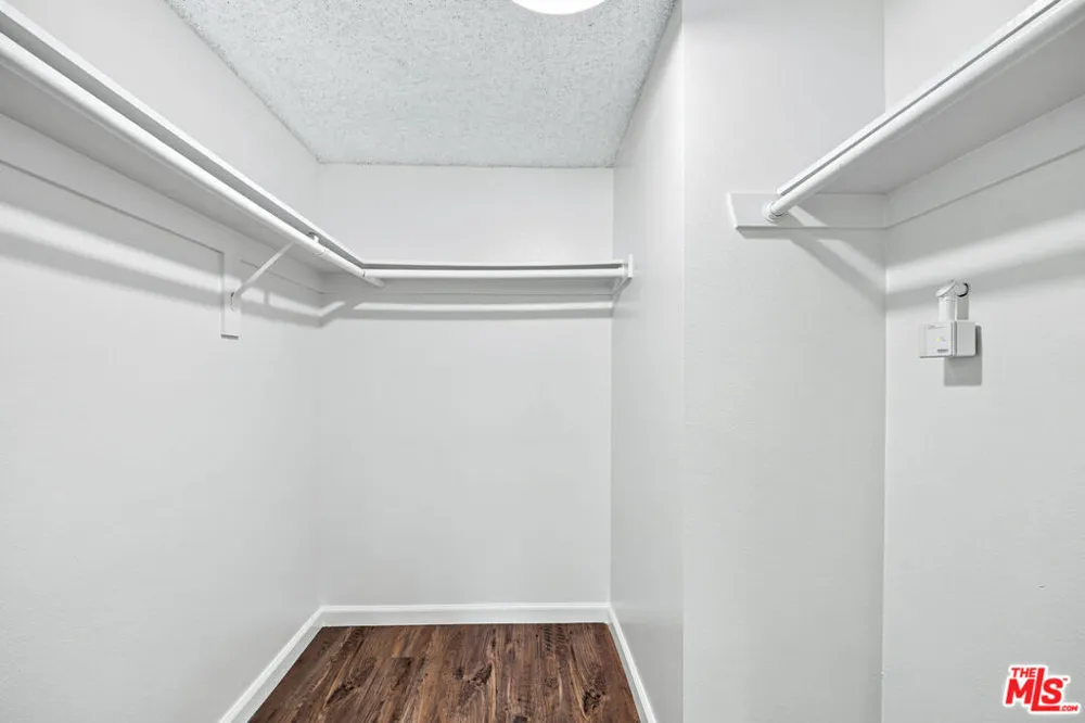 21811 Saticoy Street #23 Los Angeles, CA 91304