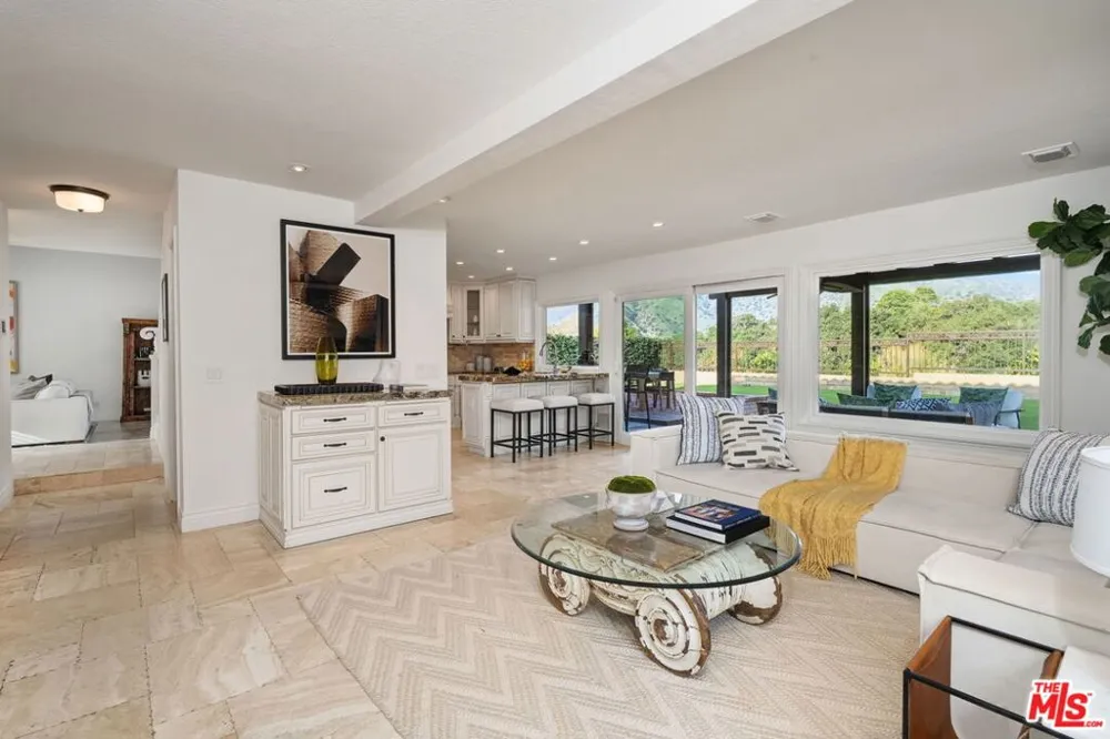 6497 Country Club Drive La Verne, CA 91750