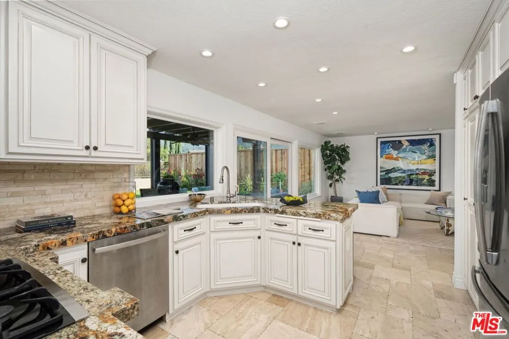 6497 Country Club Drive La Verne, CA 91750
