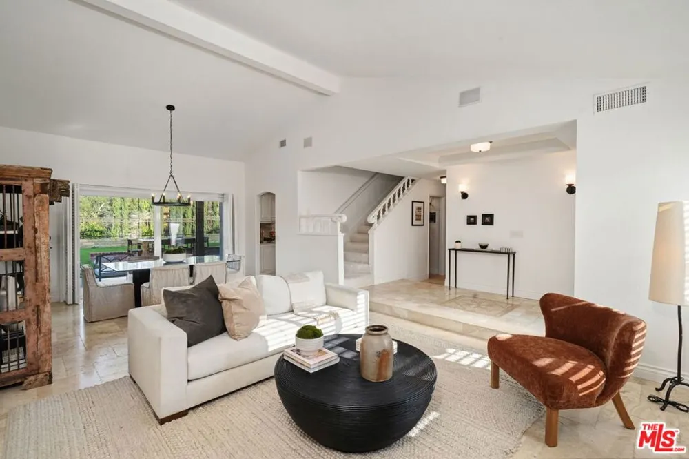 6497 Country Club Drive La Verne, CA 91750