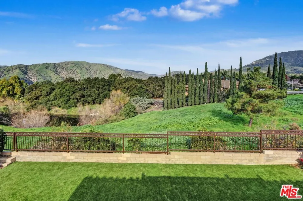 6497 Country Club Drive La Verne, CA 91750