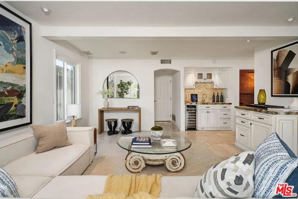 6497 Country Club Drive La Verne, CA 91750