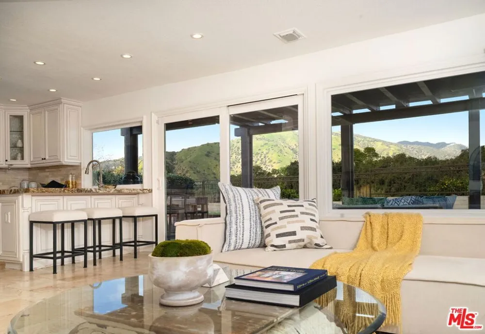 6497 Country Club Drive La Verne, CA 91750