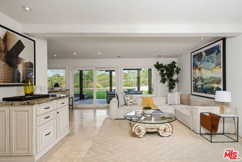 6497 Country Club Drive La Verne, CA 91750