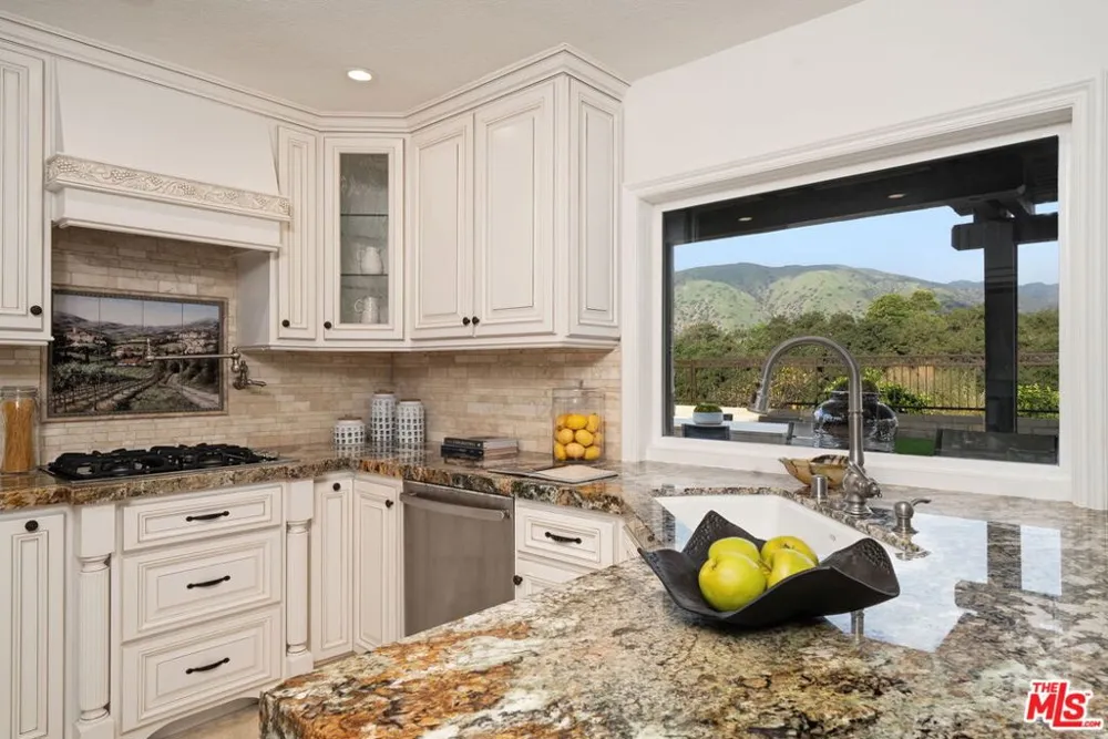 6497 Country Club Drive La Verne, CA 91750