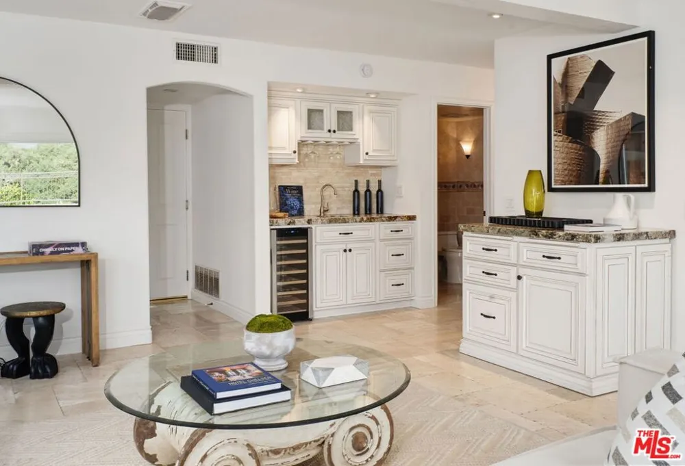 6497 Country Club Drive La Verne, CA 91750