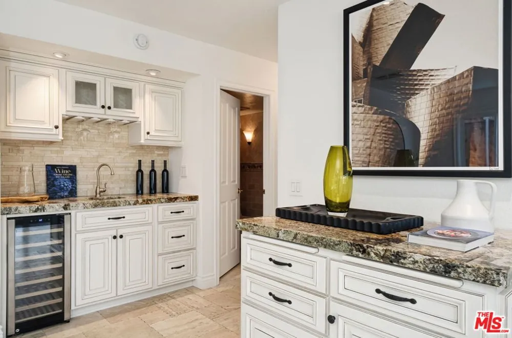 6497 Country Club Drive La Verne, CA 91750
