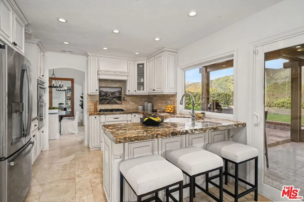6497 Country Club Drive La Verne, CA 91750