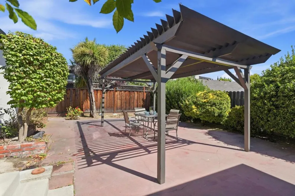 1753 Alameda de las Pulgas San Carlos, CA 94070