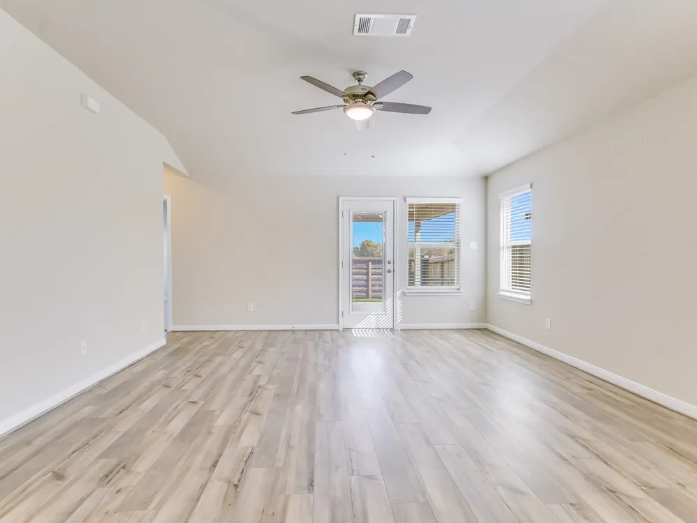 124 Sleep Hollow Jarrell, TX 76537
