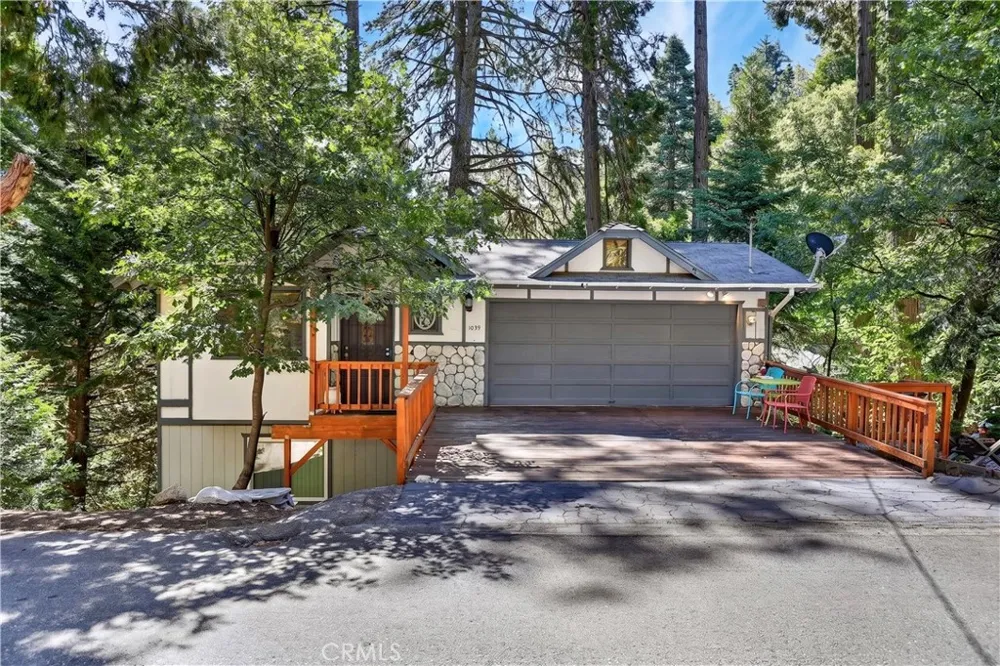 1039 Lausanne Crestline, CA 92325