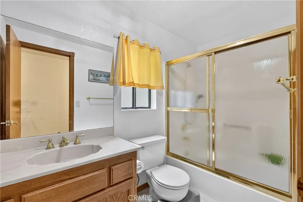 1039 Lausanne Crestline, CA 92325