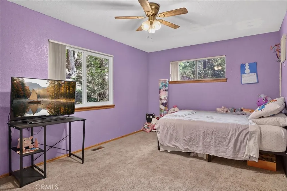 1039 Lausanne Crestline, CA 92325