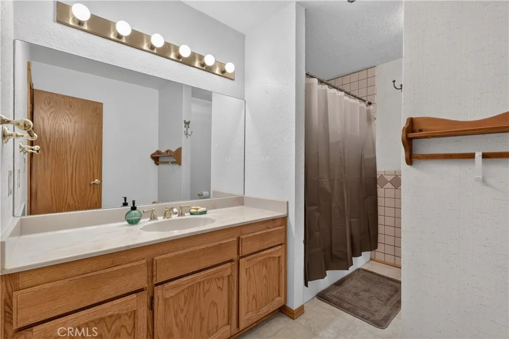 1039 Lausanne Crestline, CA 92325