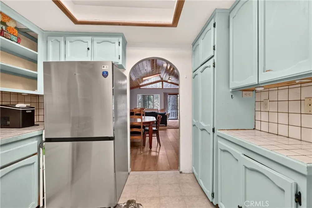 1039 Lausanne Crestline, CA 92325