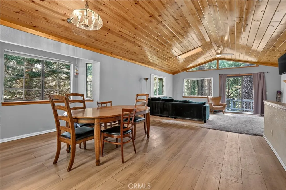 1039 Lausanne Crestline, CA 92325